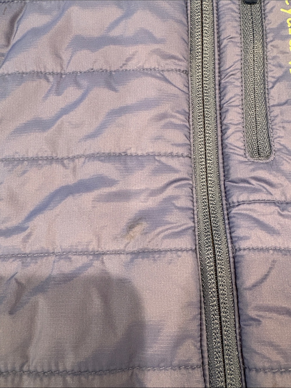 Vineyard Vines Youth Quilted Puffer Vest - Blue
Size S 8-10 - Picture 7 of 7